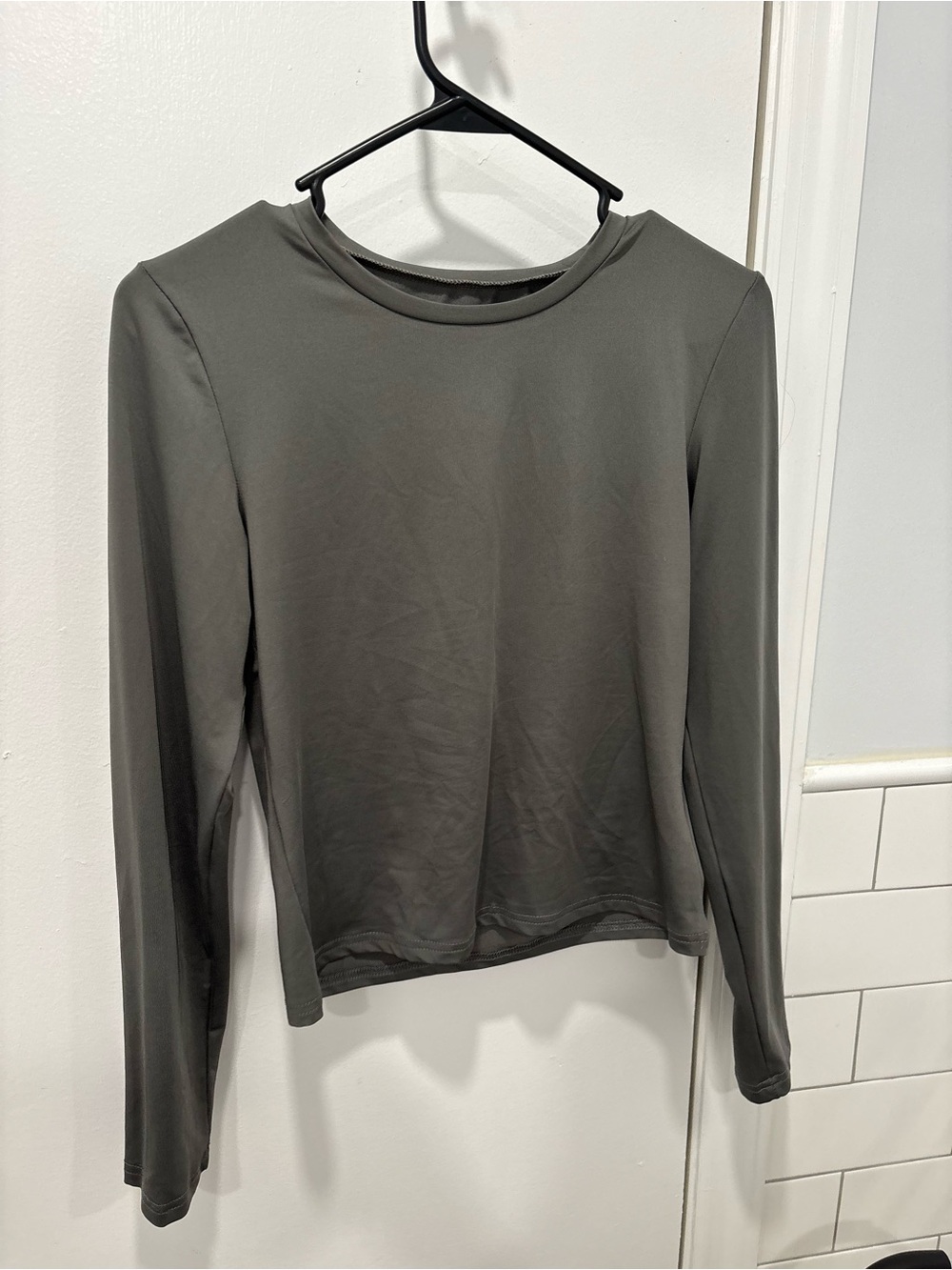 Gray Long-Sleeve Crewneck Top - Unbranded